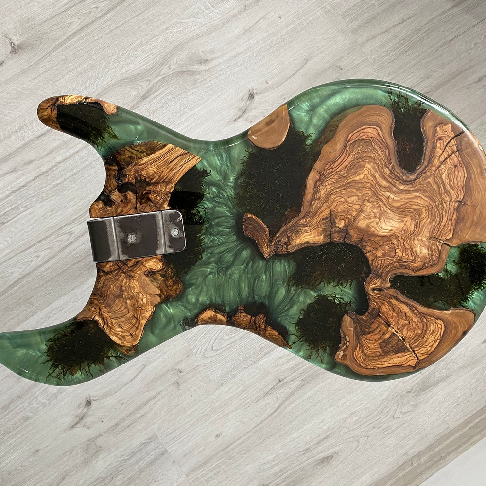 Coffee/Side/End/Guitar Table Wood Raund/Epoxy Resin Live Edge Rustic Unique custom reclaimed luxury Wooden slab/sehpa table Gift for her/him