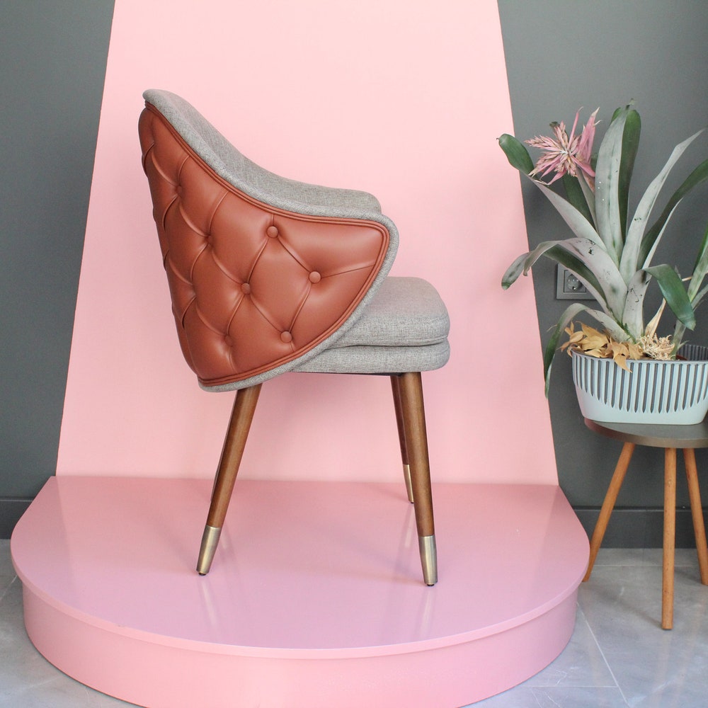 Wooden dining room chair with quilted back, suitable for use in interior design projects, hotels, restaurants and all home furniture.