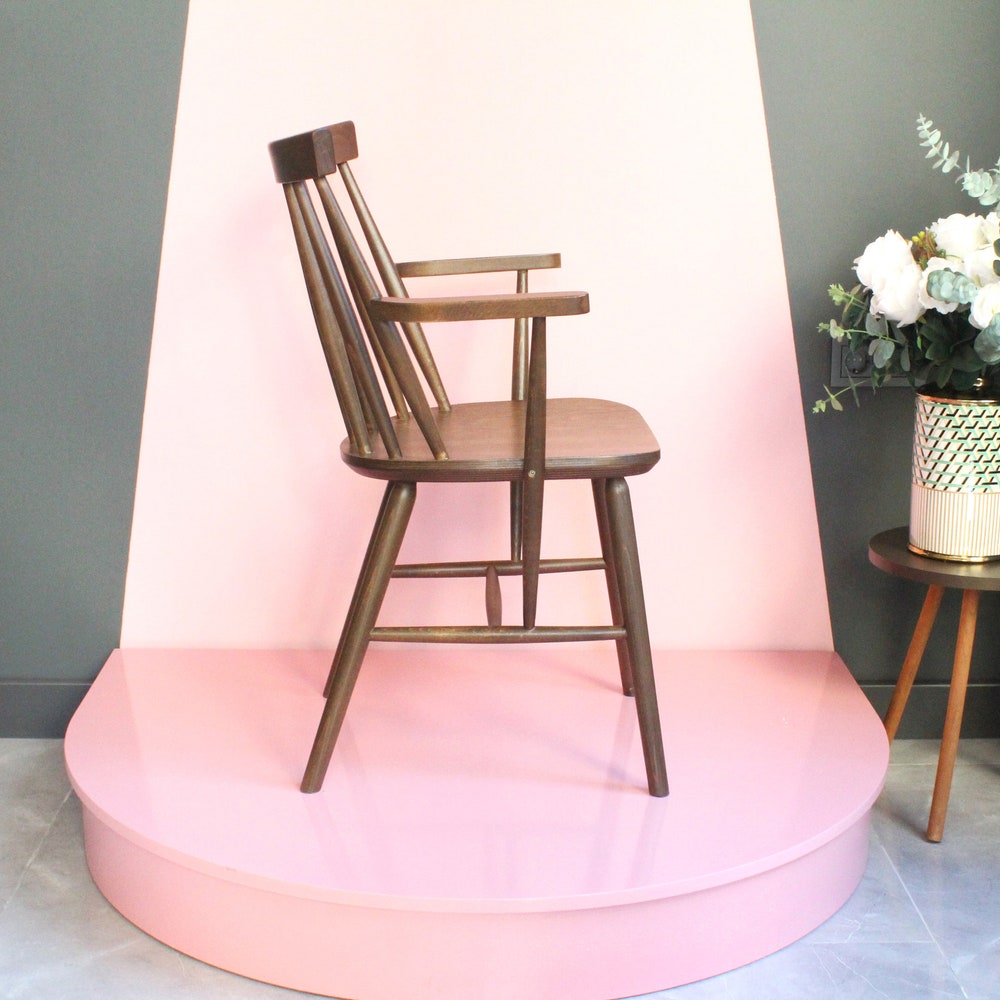 Vintage Windsor Style Dining Chair, Rustic Solid Wood arm chair, MCM Chair, Scandinavian Design, farmhouse furniture. Retro Chair, 80s 70s