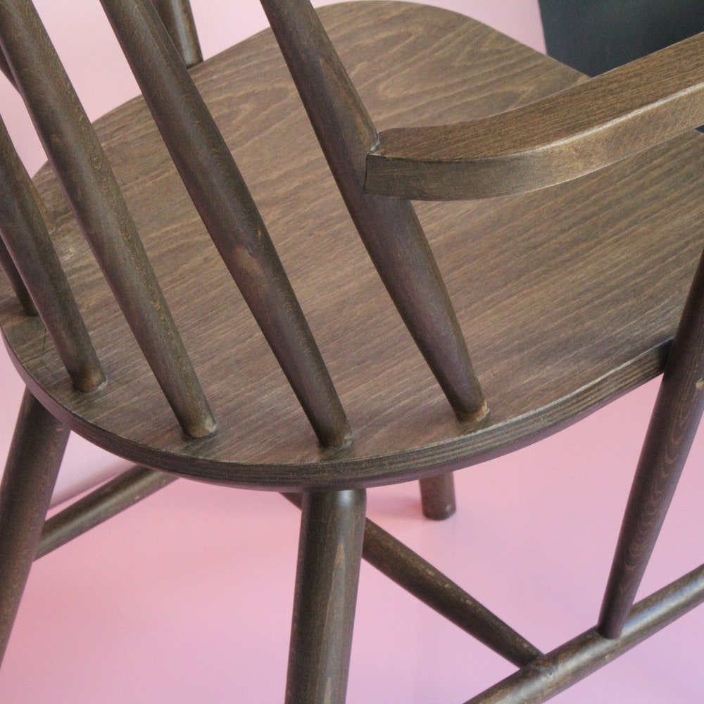 Vintage Windsor Style Dining Chair, Rustic Solid Wood arm chair, MCM Chair, Scandinavian Design, farmhouse furniture. Retro Chair, 80s 70s