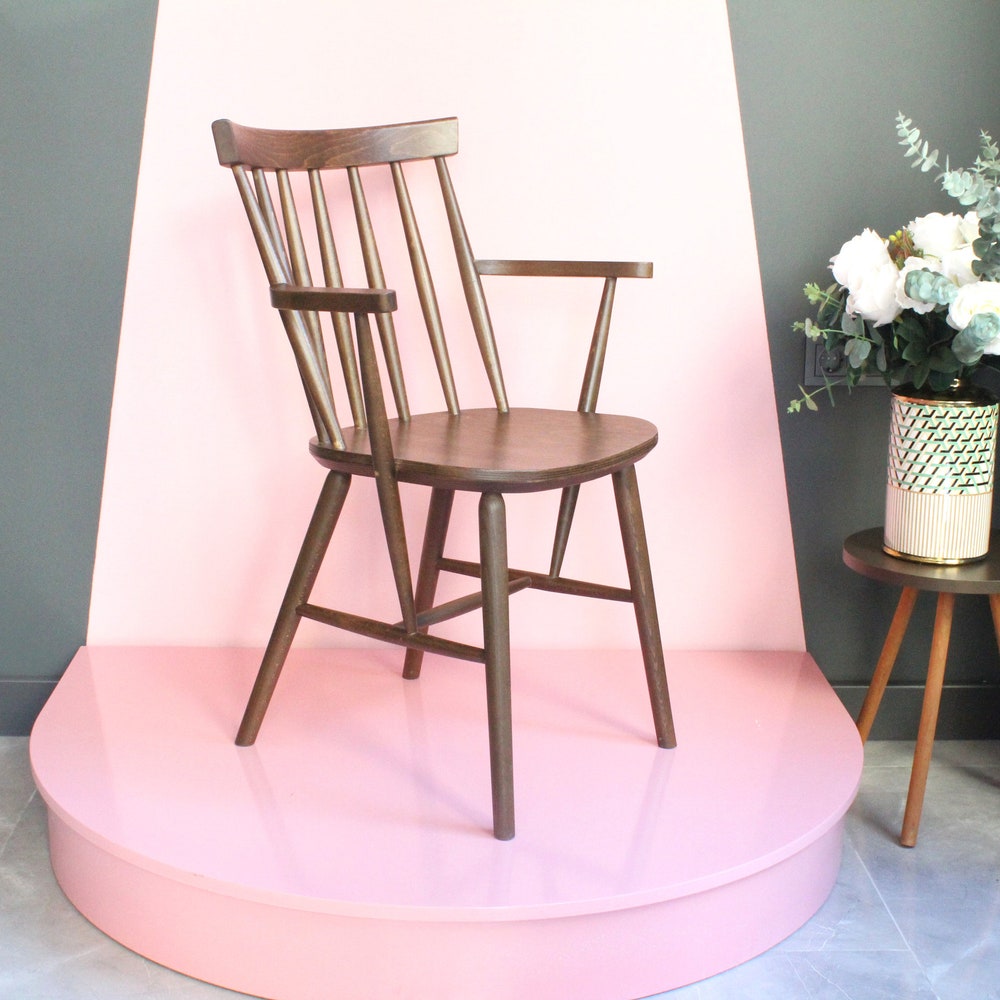 Vintage Windsor Style Dining Chair, Rustic Solid Wood arm chair, MCM Chair, Scandinavian Design, farmhouse furniture. Retro Chair, 80s 70s